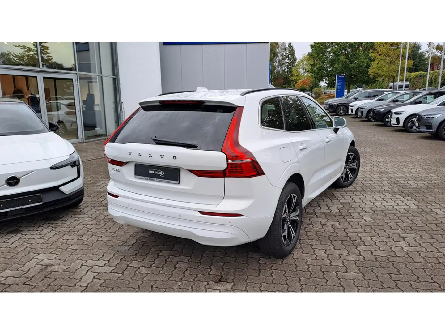 Volvo XC60 B4 Momentum Pro Weiß - 2