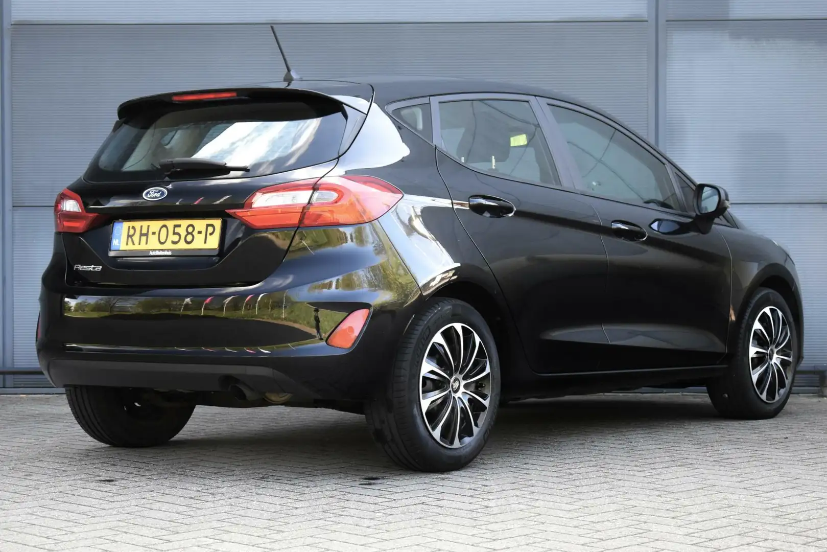 Ford Fiesta 1.1 Trend|CARPLAY|NAVI|DAB|LANE ASSIST Zwart - 2
