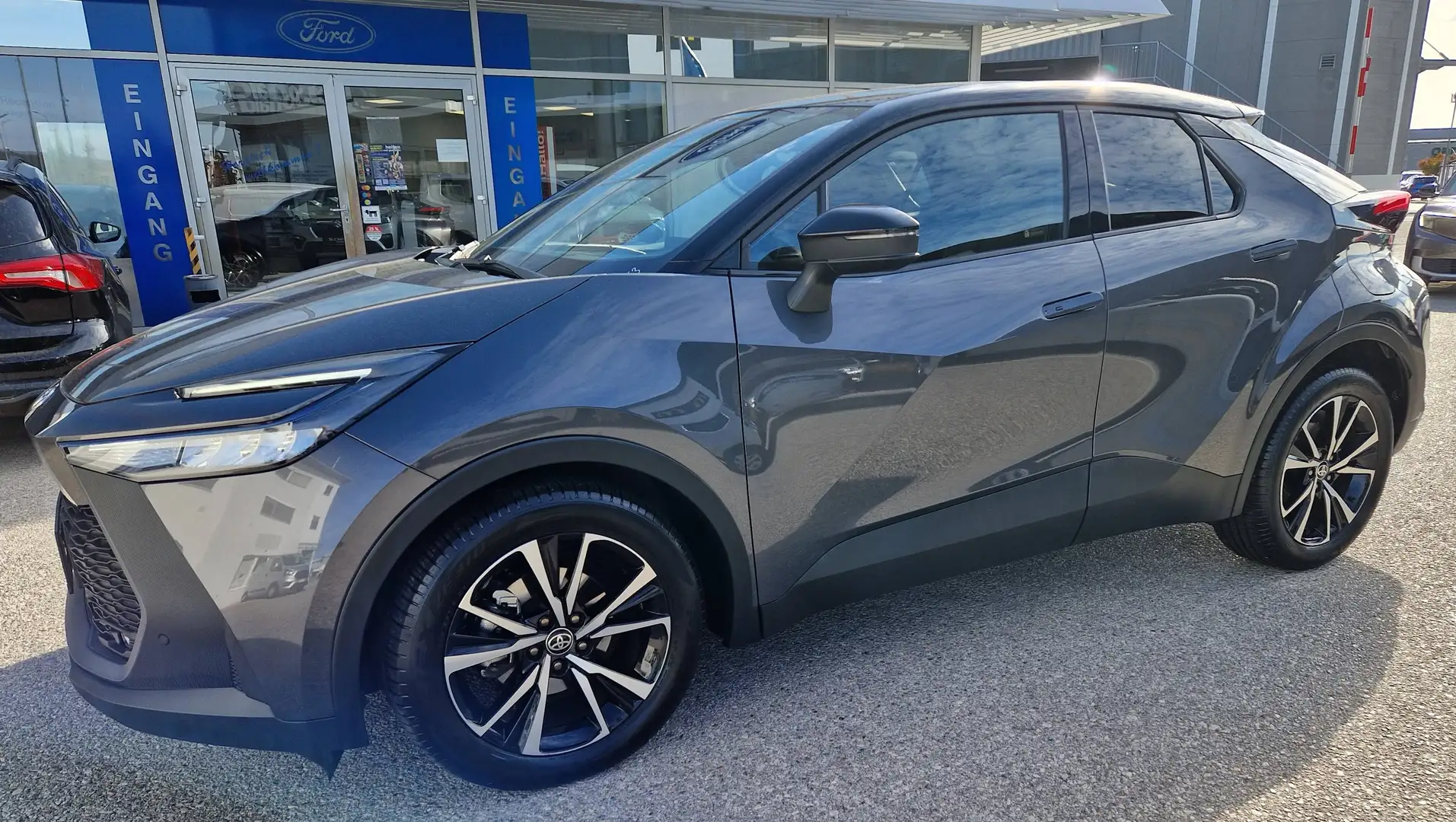 Toyota C-HR 1.8 Hybrid E-CVT Active Drive Grau - 2