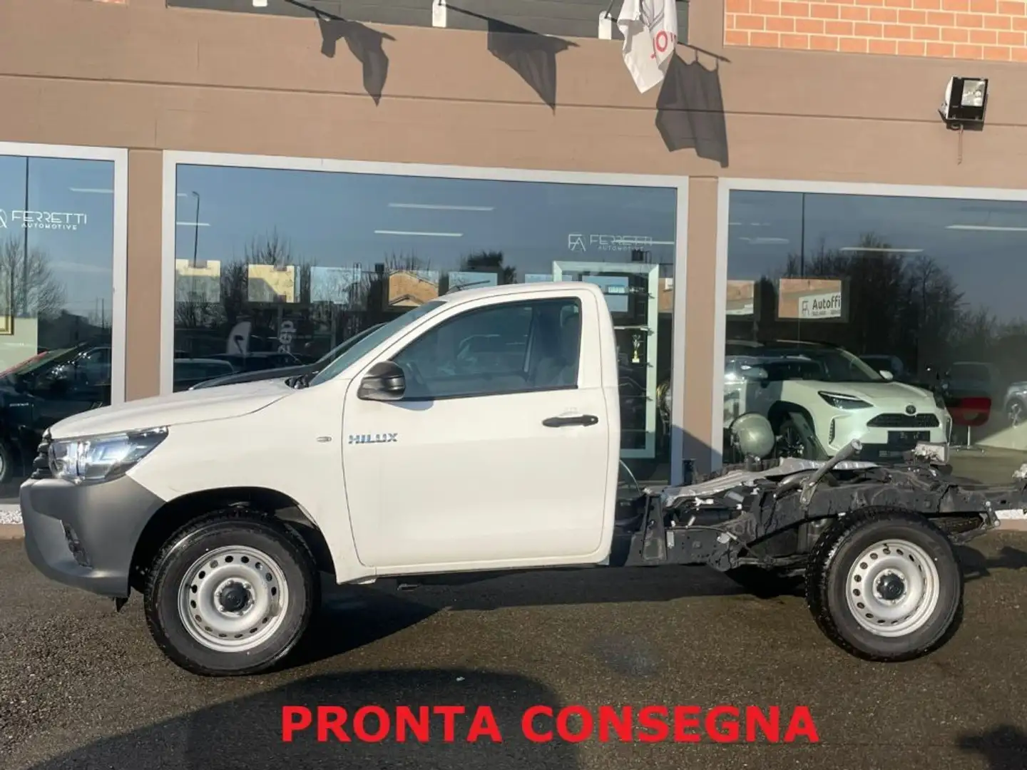 Toyota Hilux 2.4 D4-D M/T CHASSIS & CAB 2WD ACTIVE Alb - 1