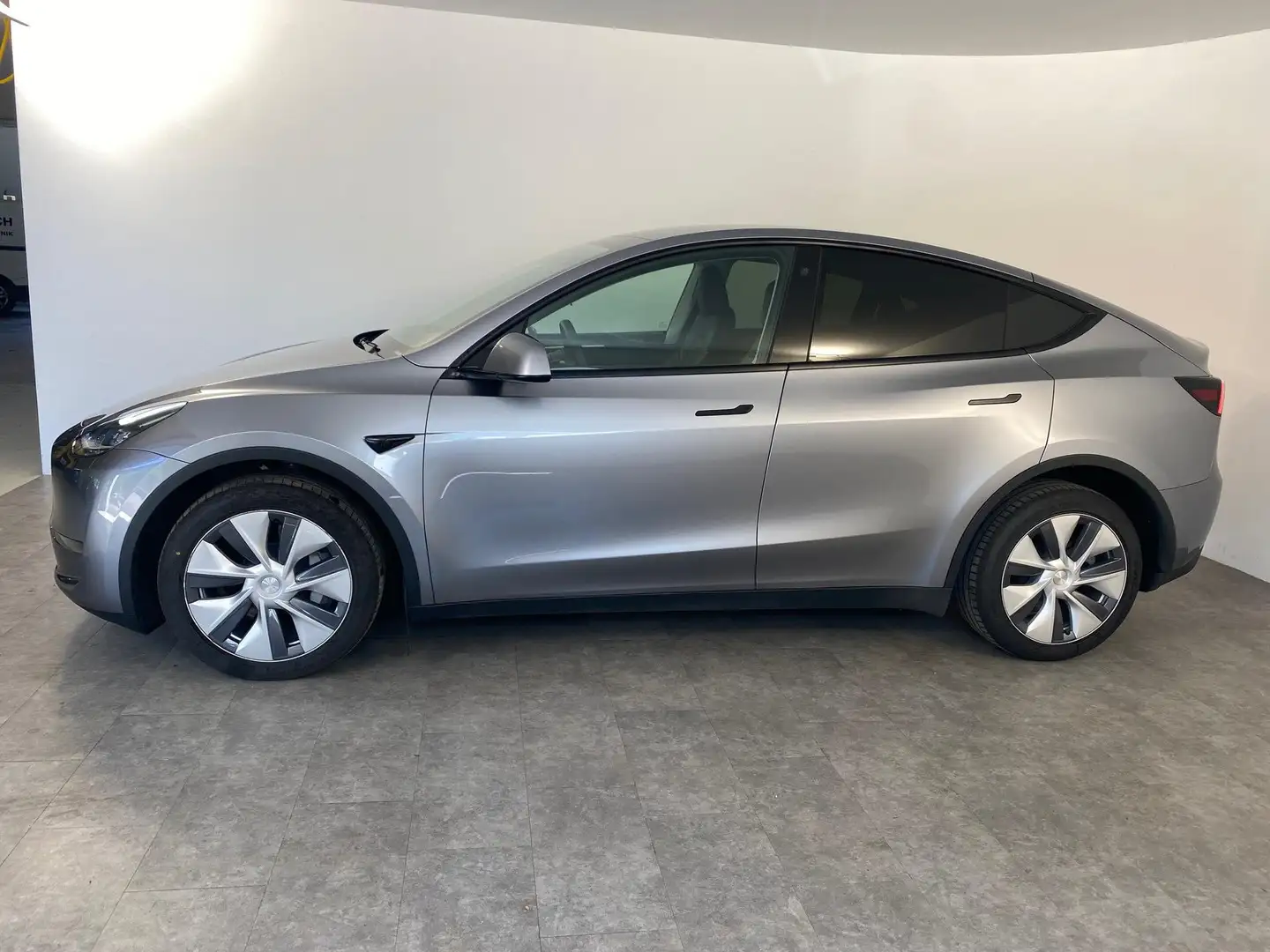 Tesla Model Y Dual Maximale Reichweite AWD 378 kW (514 PS), A... - 2