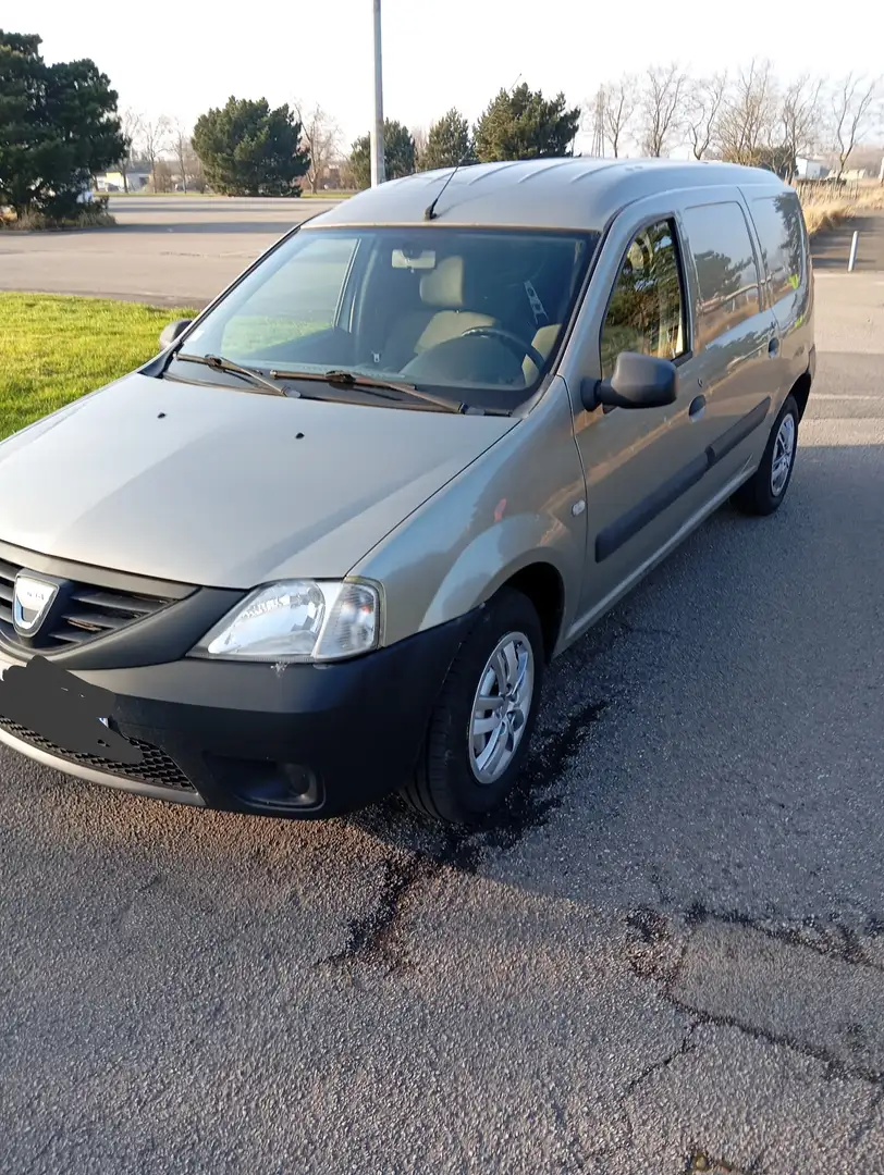 Renault Logan - 1