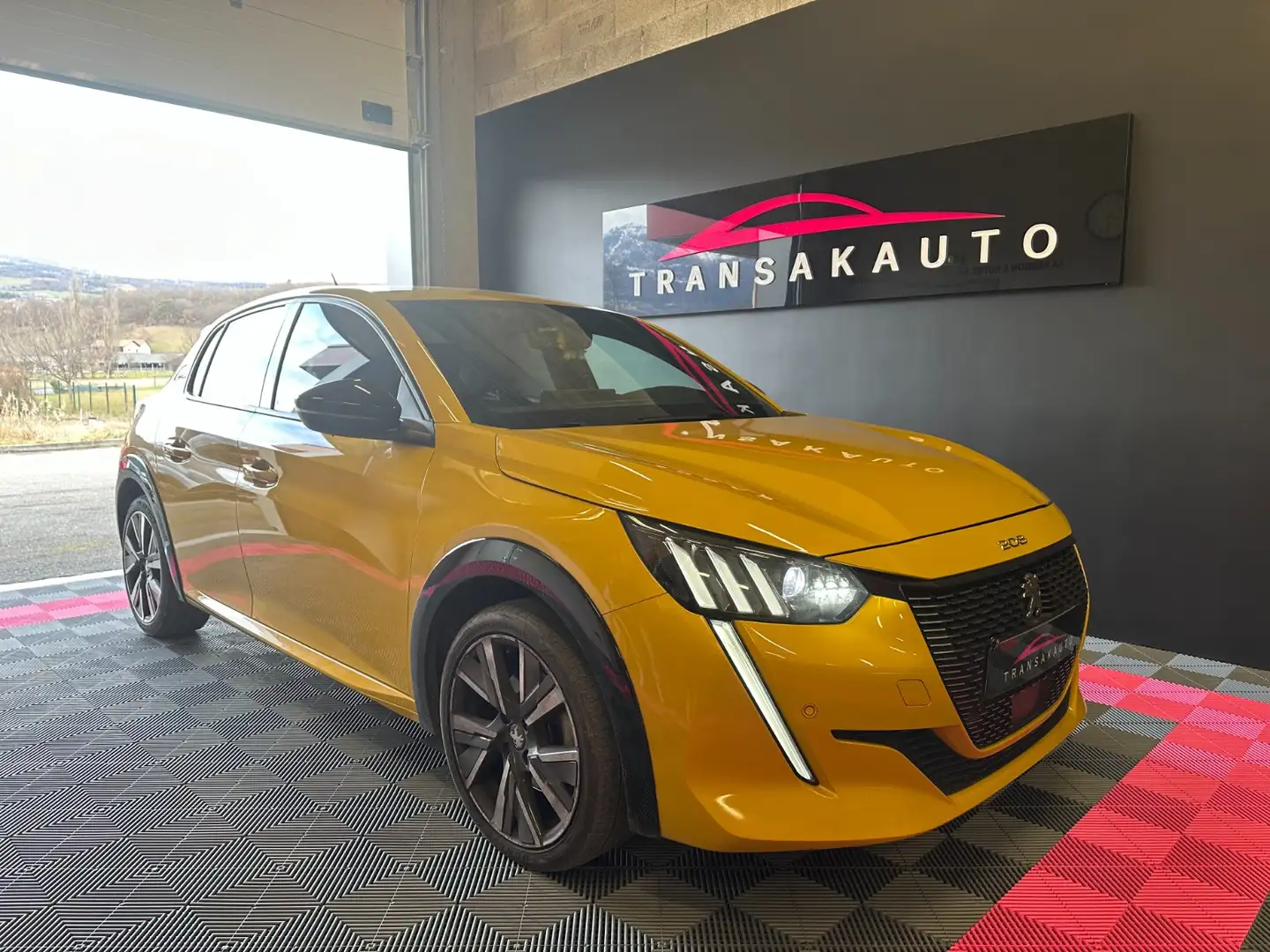 Peugeot 208 GT Line Amarillo - 2