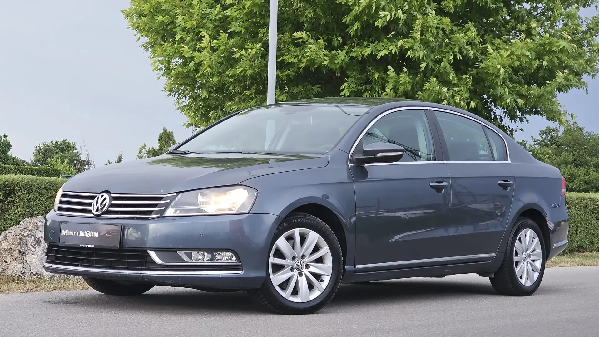 Volkswagen Passat Comfortline 1,4 TSI Finanzierung ohne Anzahlung Grau - 1