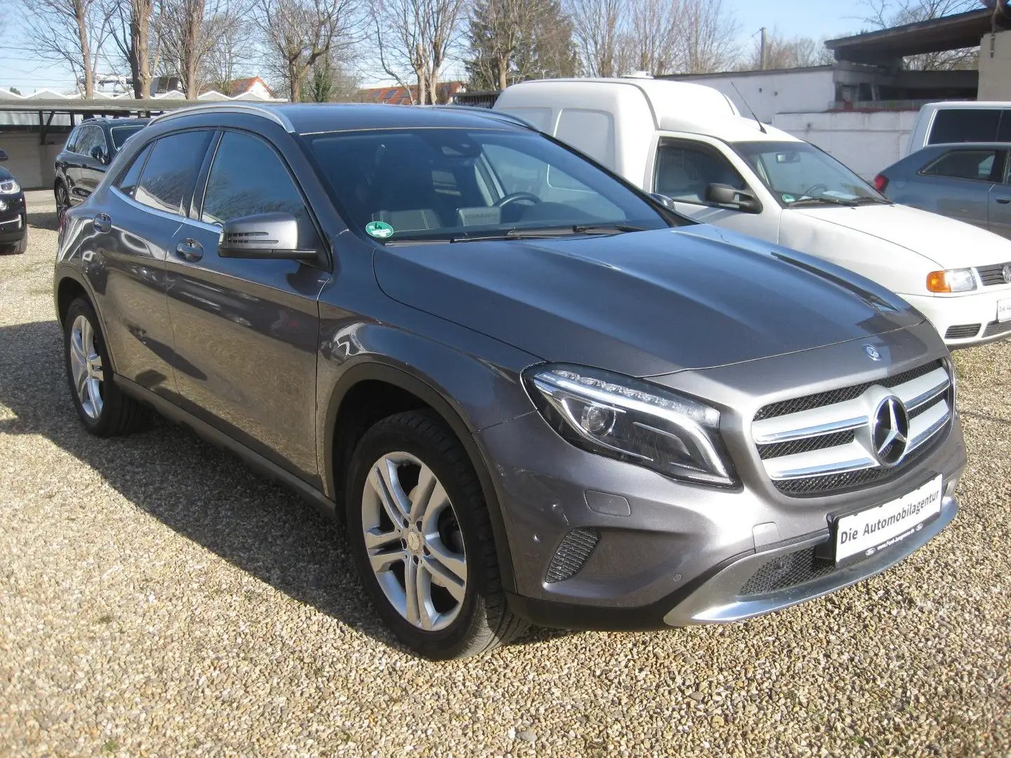 Mercedes-Benz GLA 180 Urban/Navi/Teilleder/18Zoll/SH/PDC/44TKM Grijs - 2