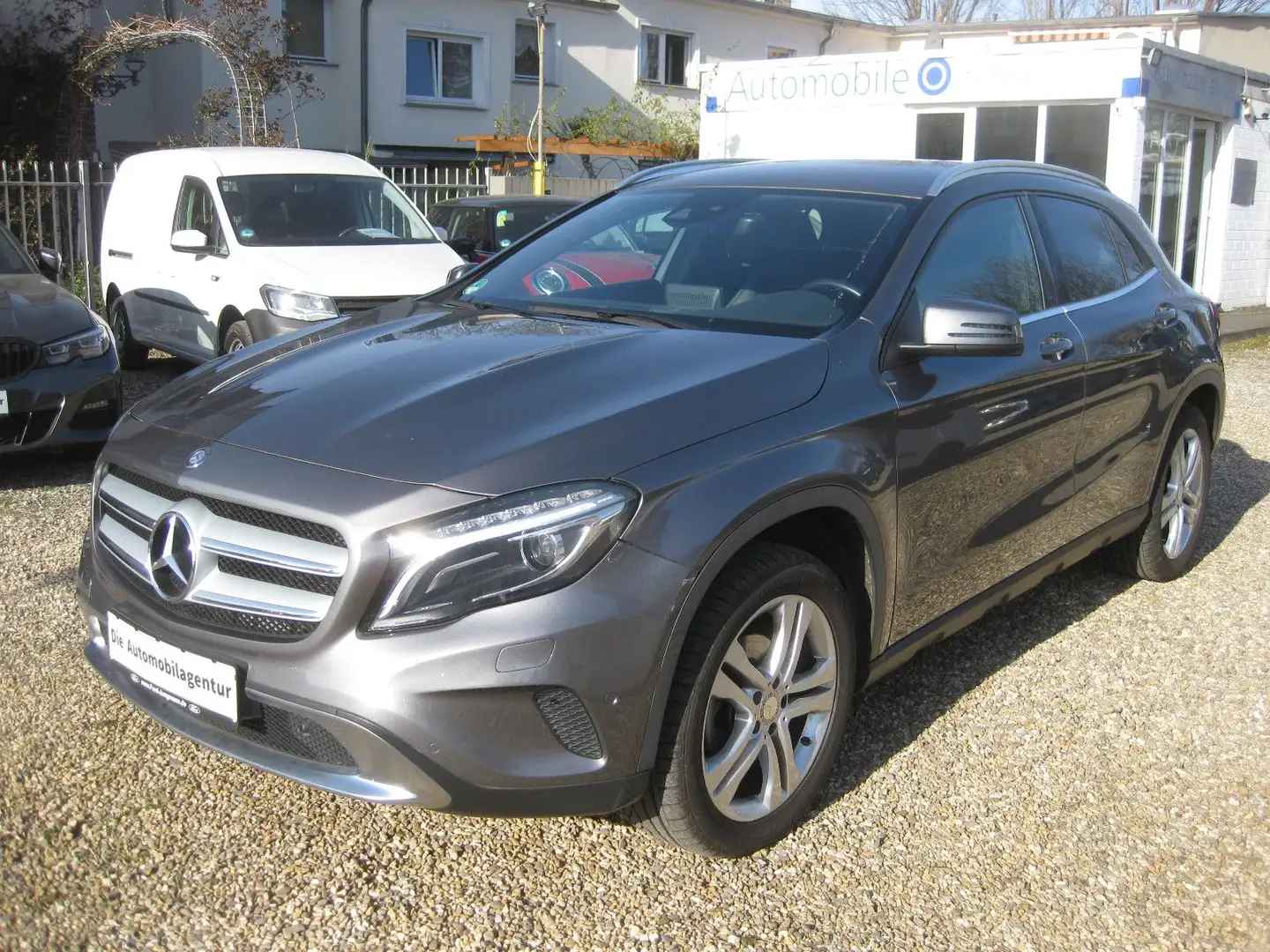 Mercedes-Benz GLA 180 Urban/Navi/Teilleder/18Zoll/SH/PDC/44TKM Grijs - 1
