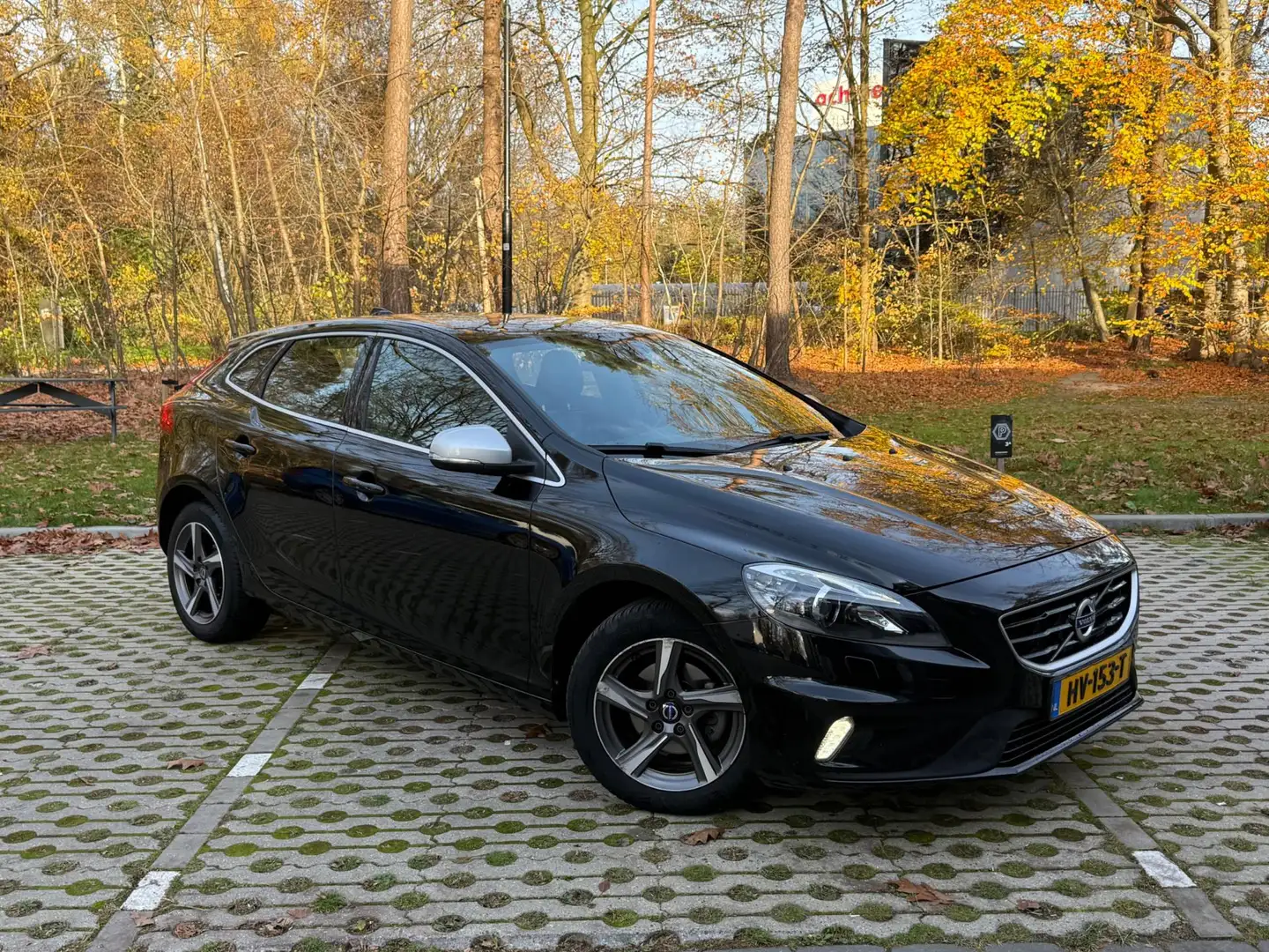 Volvo V40 2.0 D2 R-Design Business Noir - 1