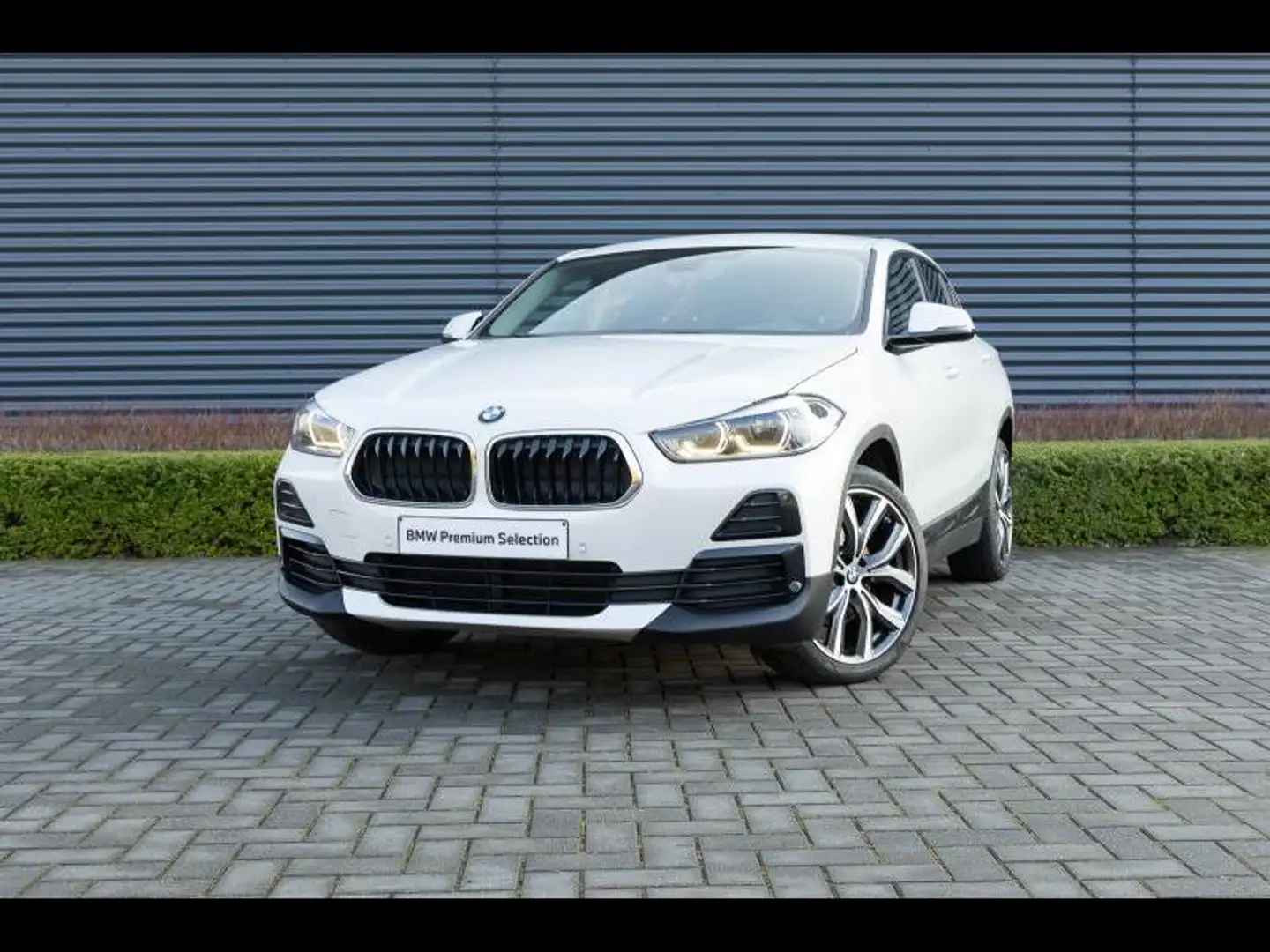 BMW X2 sDrive18i Bílá - 1
