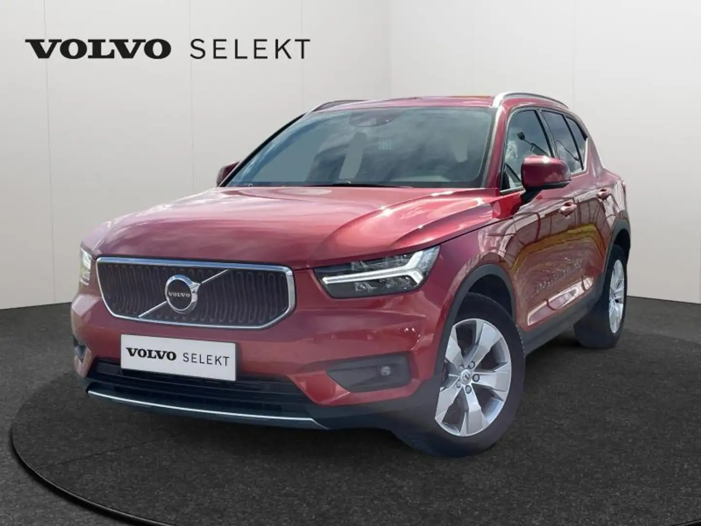 Volvo XC40 T2 Momentum / Essence Rouge - 1
