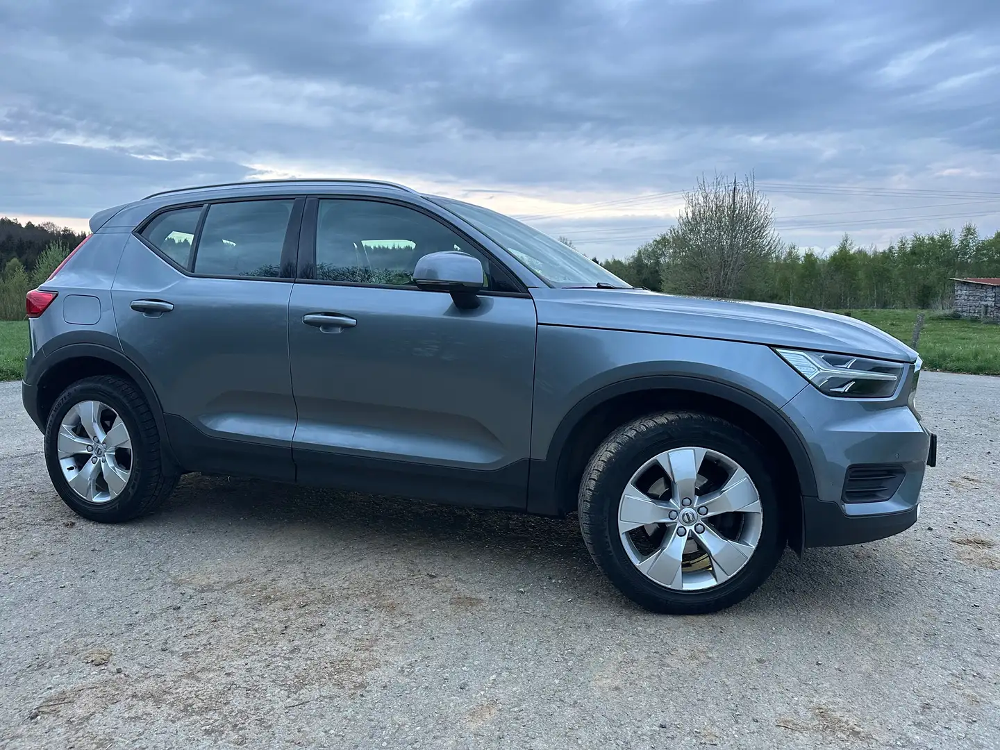 Volvo XC40 XC40 1.5 T3 Momentum Grijs - 2