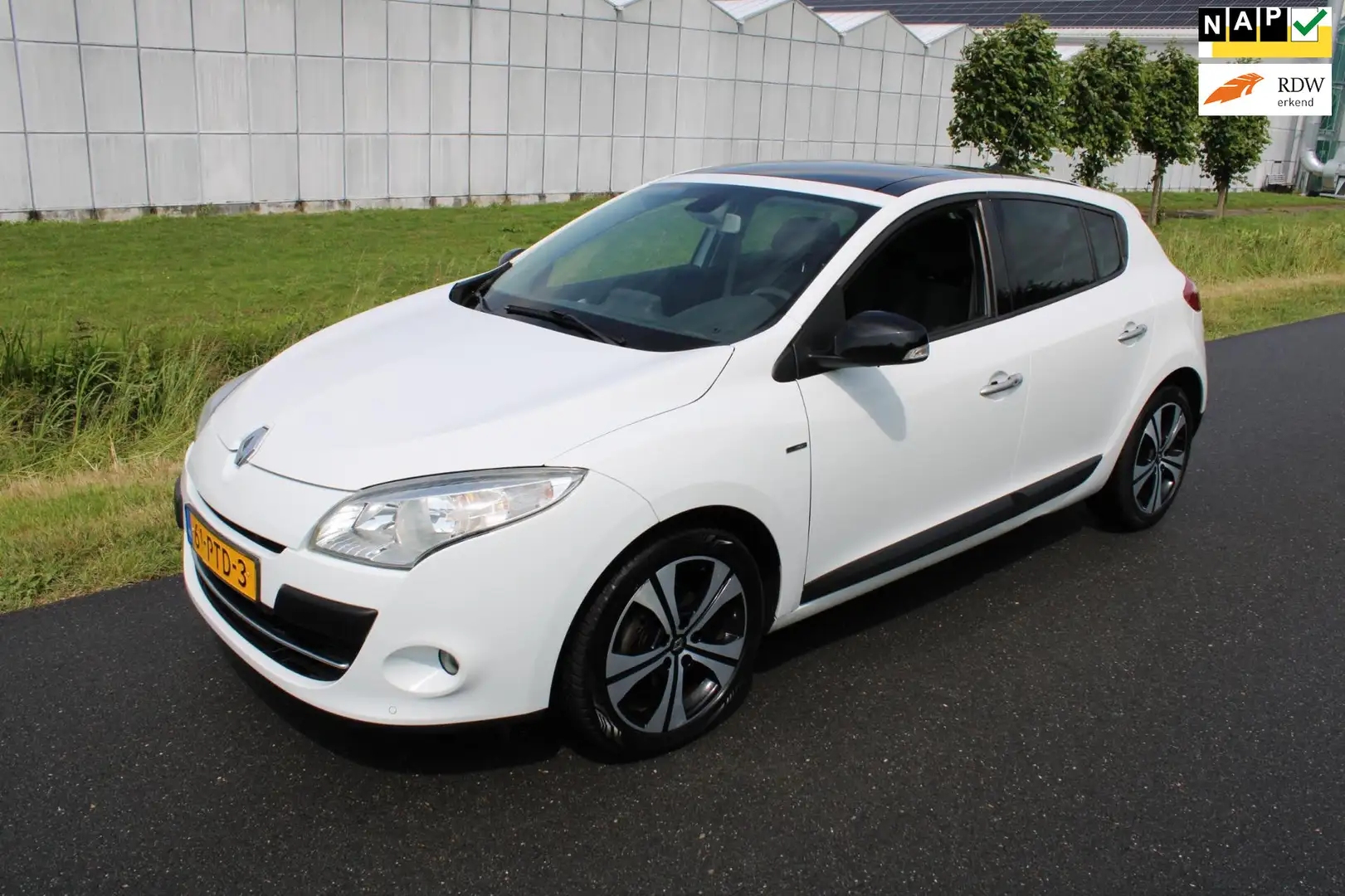 Renault Megane 1.4 TCe Bose met Navigatie en Panorama dak Blanco - 1