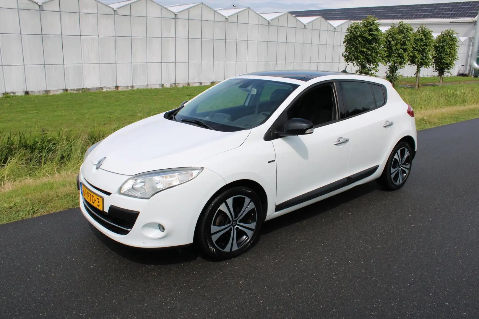 Renault Megane 1.4 TCe Bose met Navigatie en Panorama dak Blanco - 2
