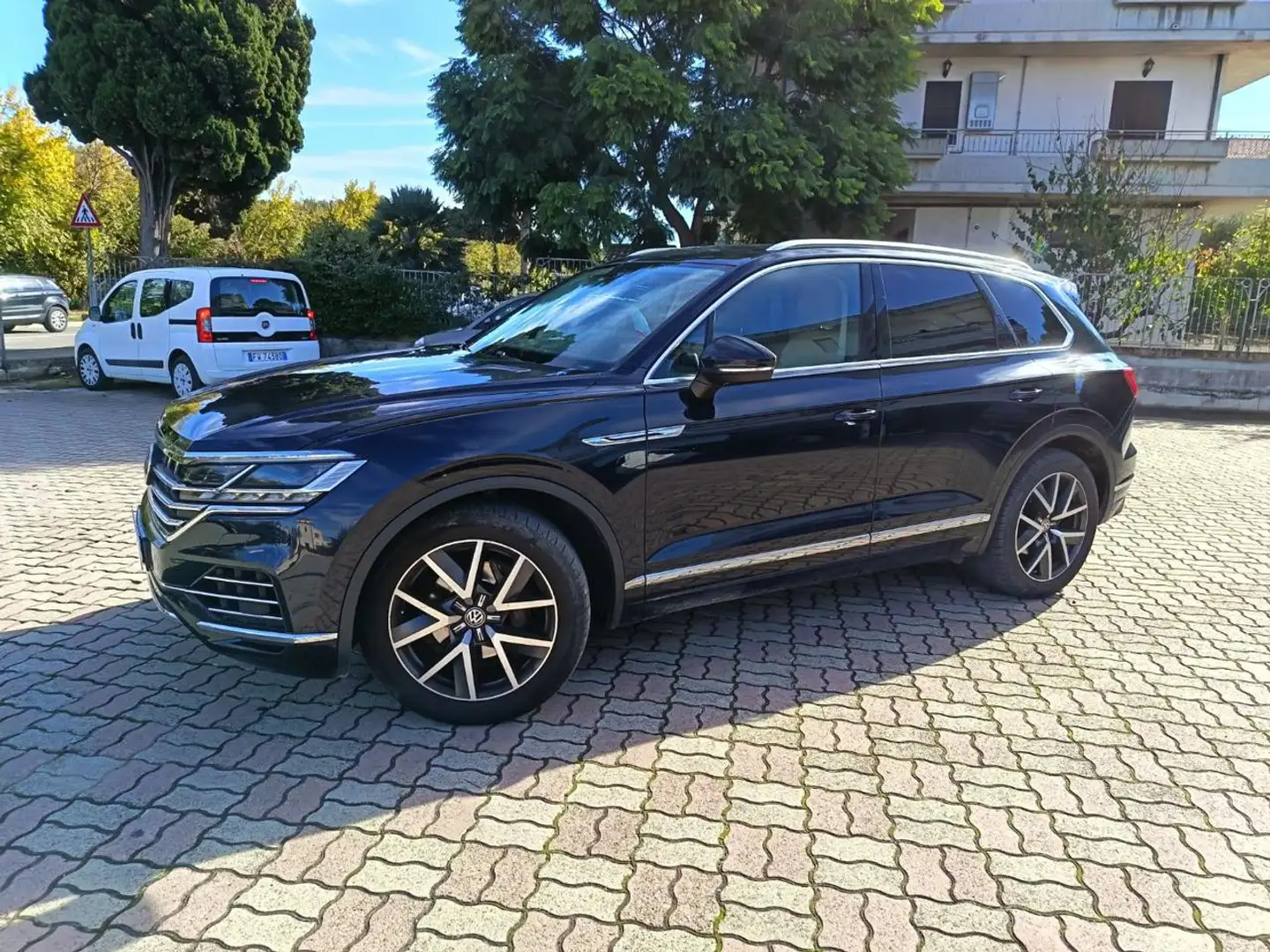 Volkswagen Touareg 3.0 V6 TDI SCR Advanced Blauw - 1