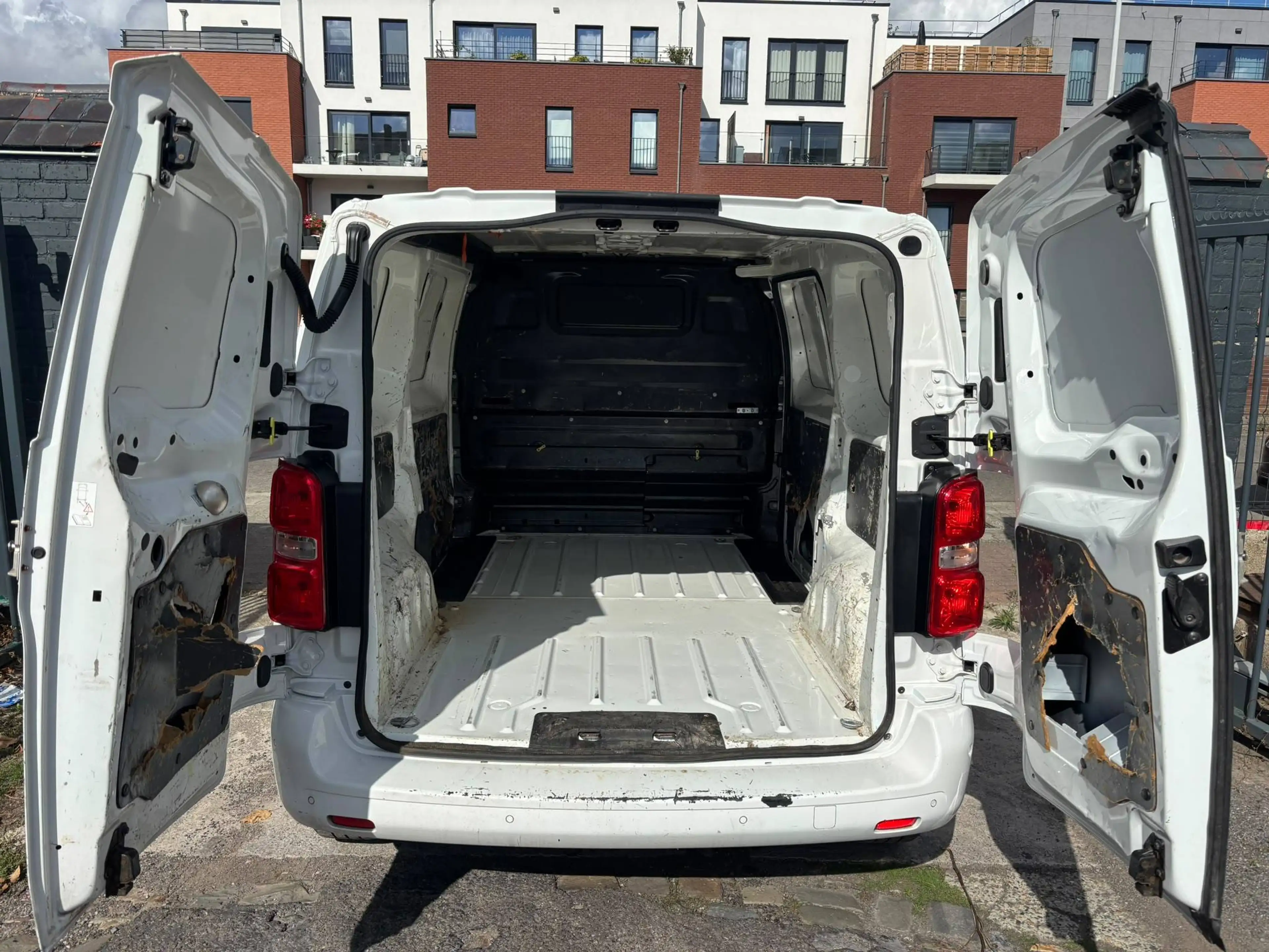 Peugeot Expert 2.0 Blue HDi 120 CV | L2H1 | 3 places | GPS | Caméra de recul — photo 9
