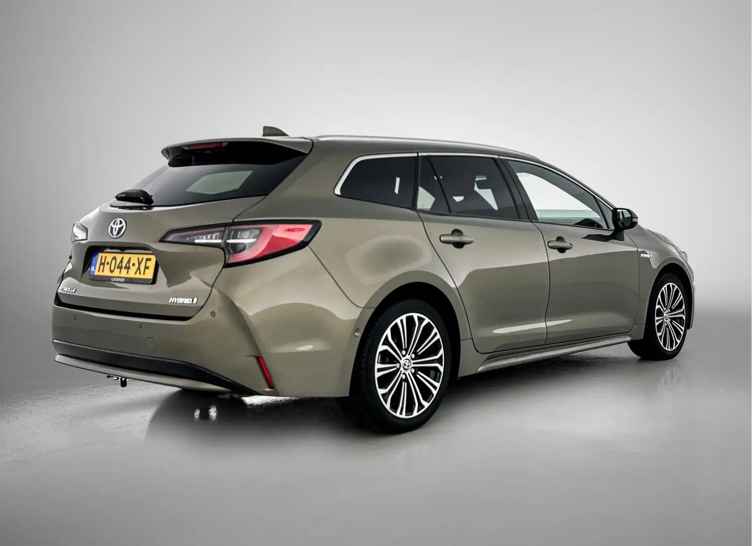 Toyota Corolla Touring Sports 1.8 Hybrid Executive | 1e Eigenaar Groen - 2