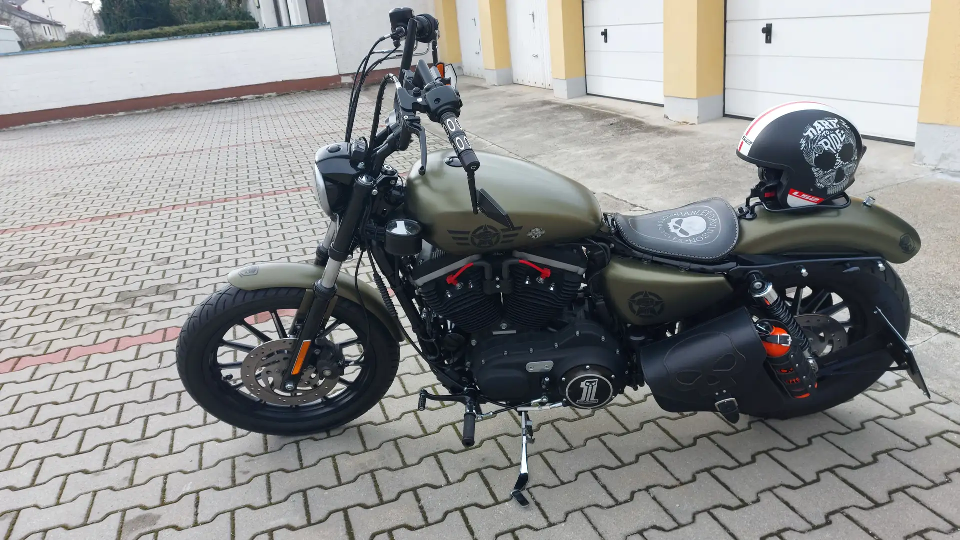 Harley-Davidson Sportster XL 883 Olds kull - Military Grün - 1