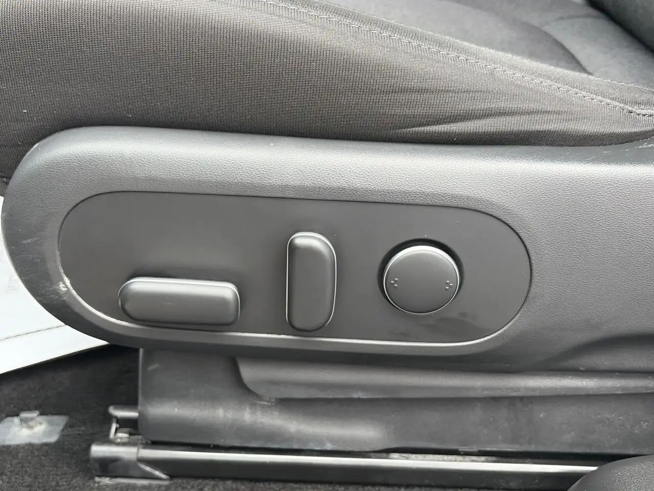 Hyundai IONIQ 5 photo Hyundai IONIQ 5