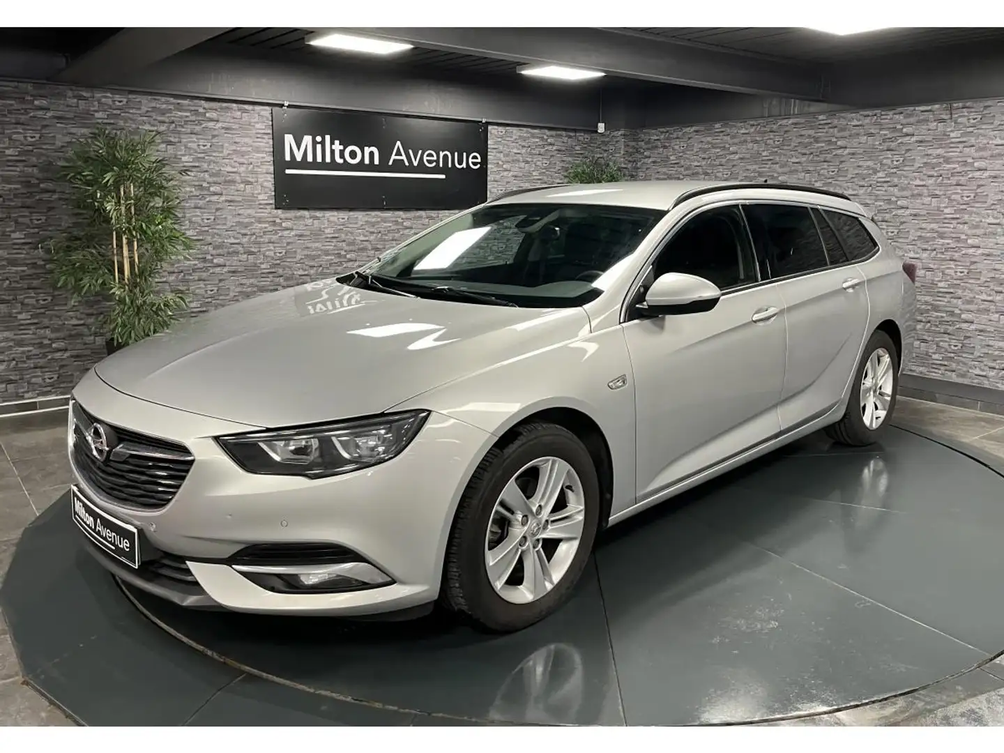 Opel Insignia Insignia Sports Tourer 1.6 CDTI - 136 - BVA Elégan Gris - 1