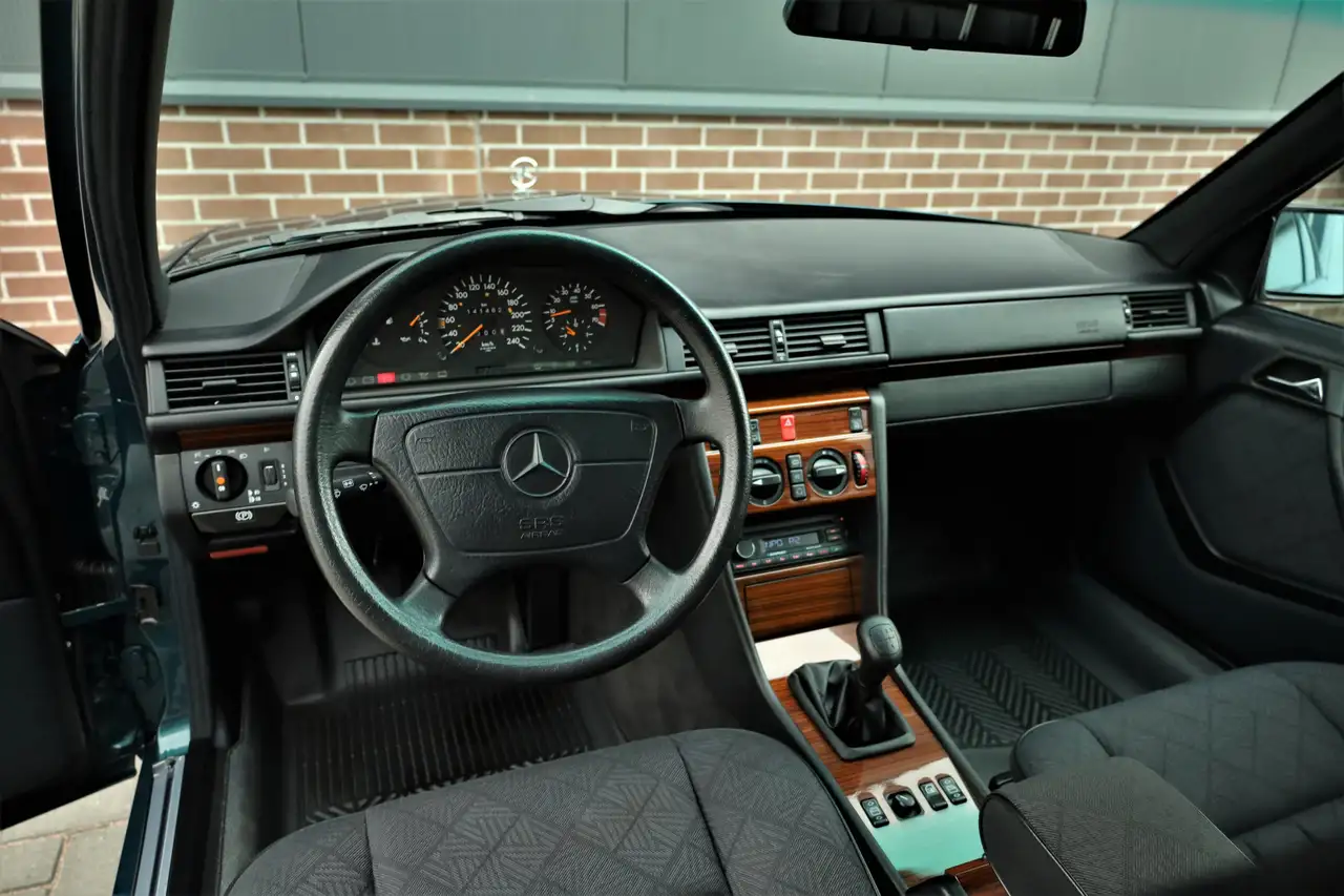 Mercedes-Benz E 200 Combi E S124 Youngtimer 141462km, foto 6