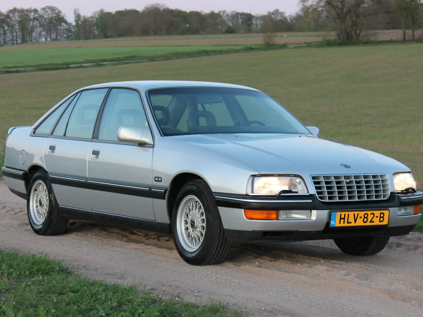 Opel Senator 3.0i CD Silber - 1