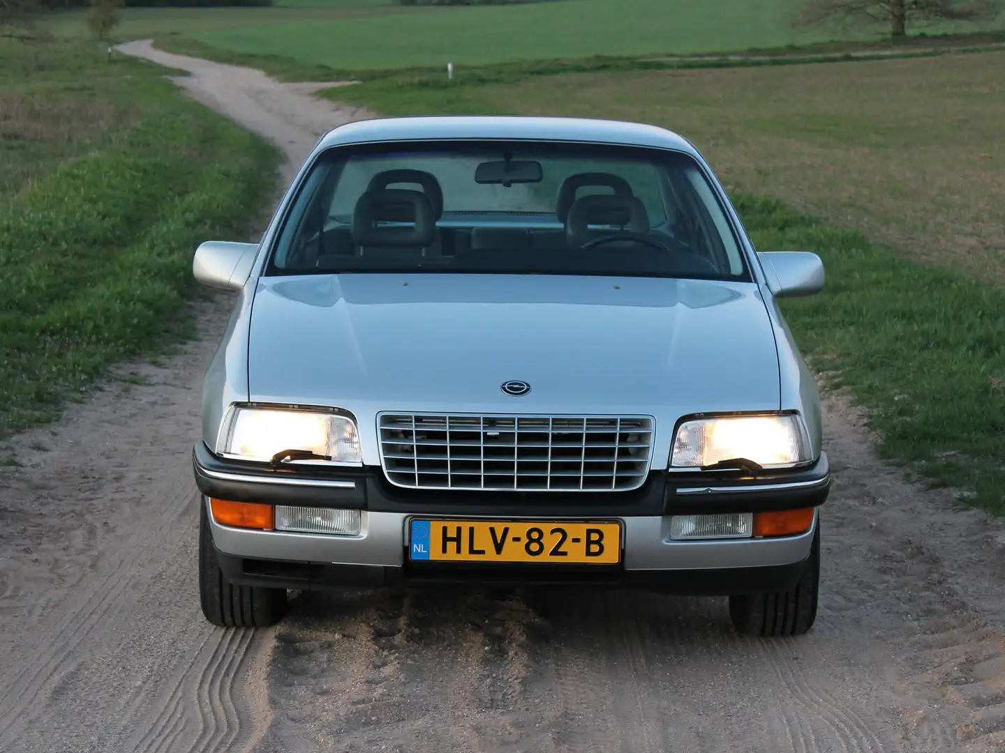 Opel Senator 3.0i CD Silber - 2
