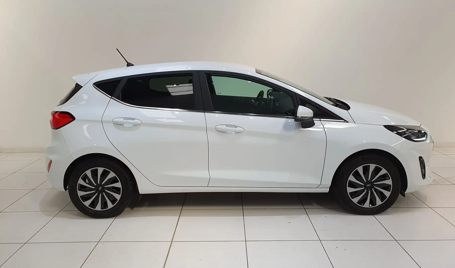 Ford Fiesta Fiesta 1.0 Ecoboost Hybrid 125 CV 5 porte Titanium Bianco - 2