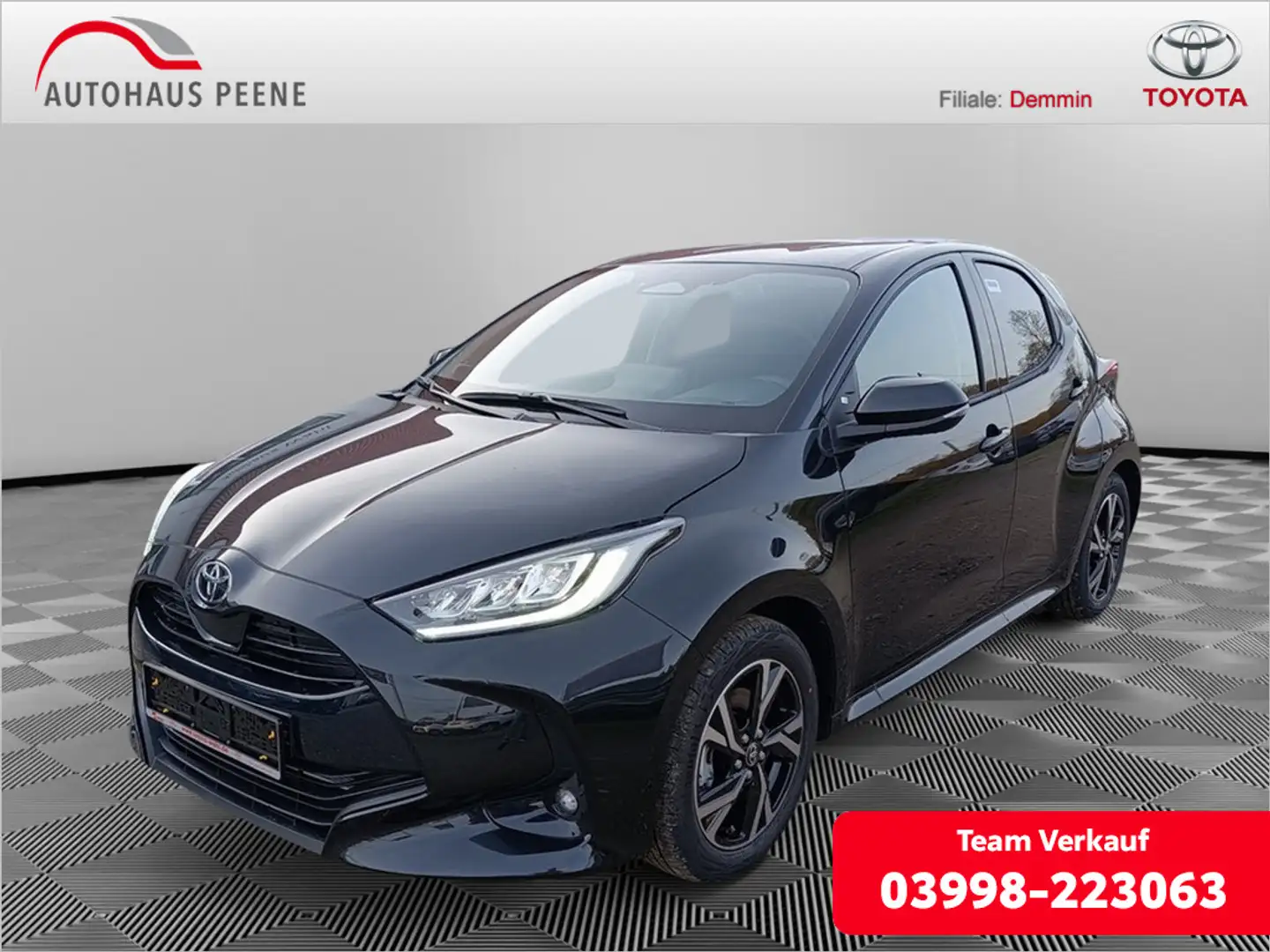 Toyota Yaris 1.5 Hybrid Teamplayer Zwart - 1