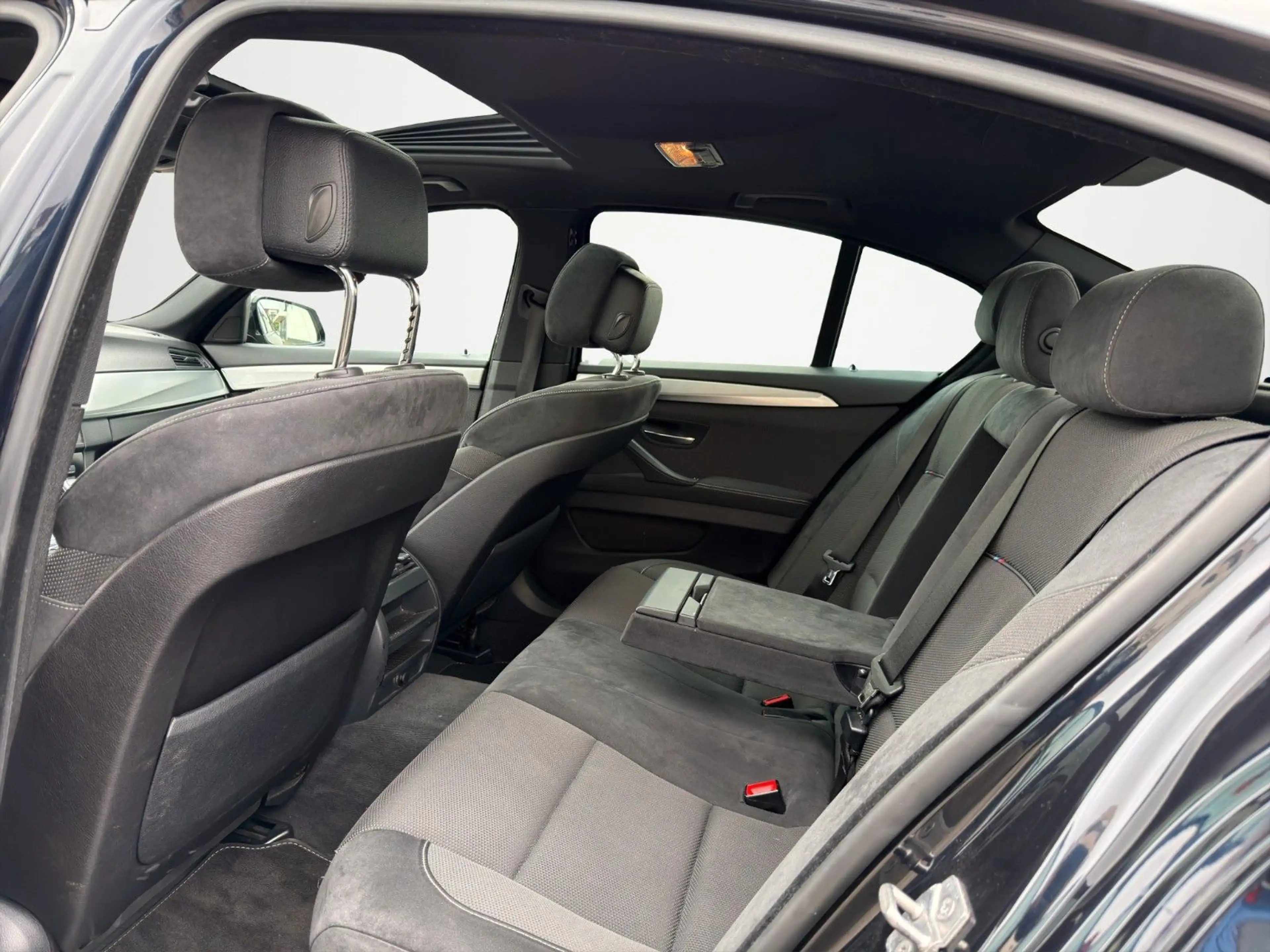 BMW 528 i F10 M-PAKET GEPFLEGT FAHRSPASS PUR! — photo 14