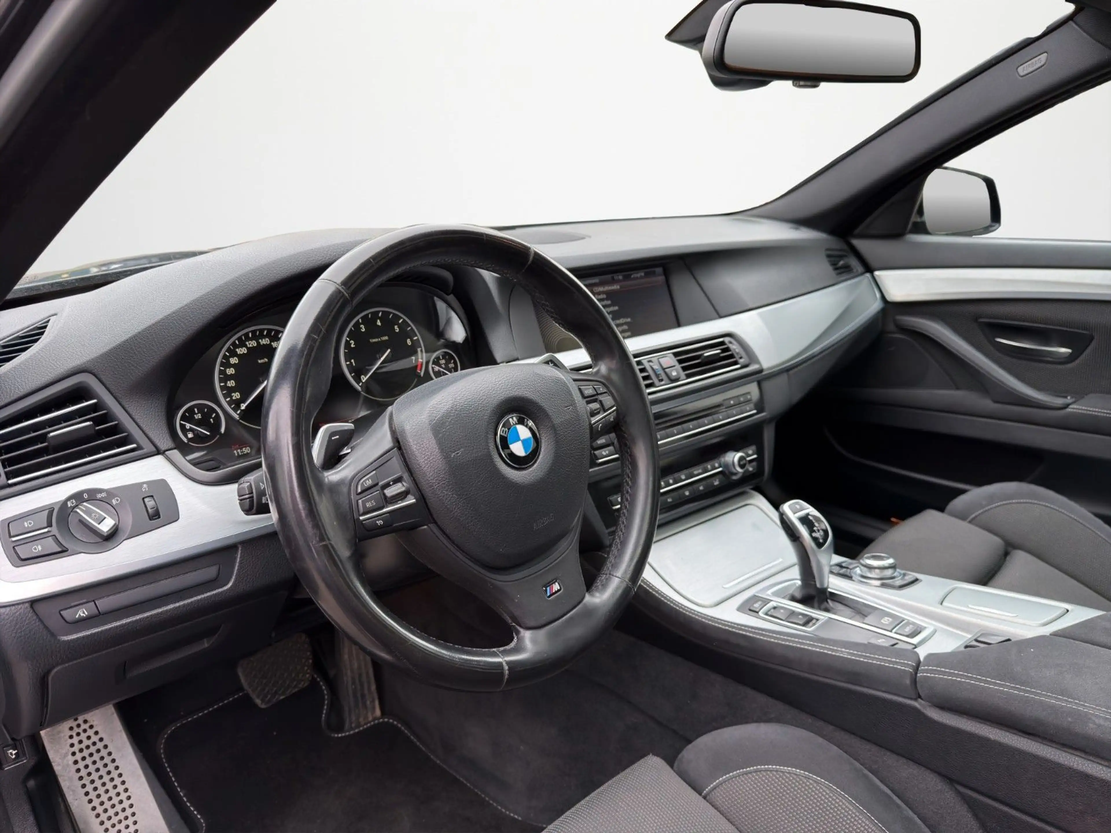 BMW 528 i F10 M-PAKET GEPFLEGT FAHRSPASS PUR! — photo 5