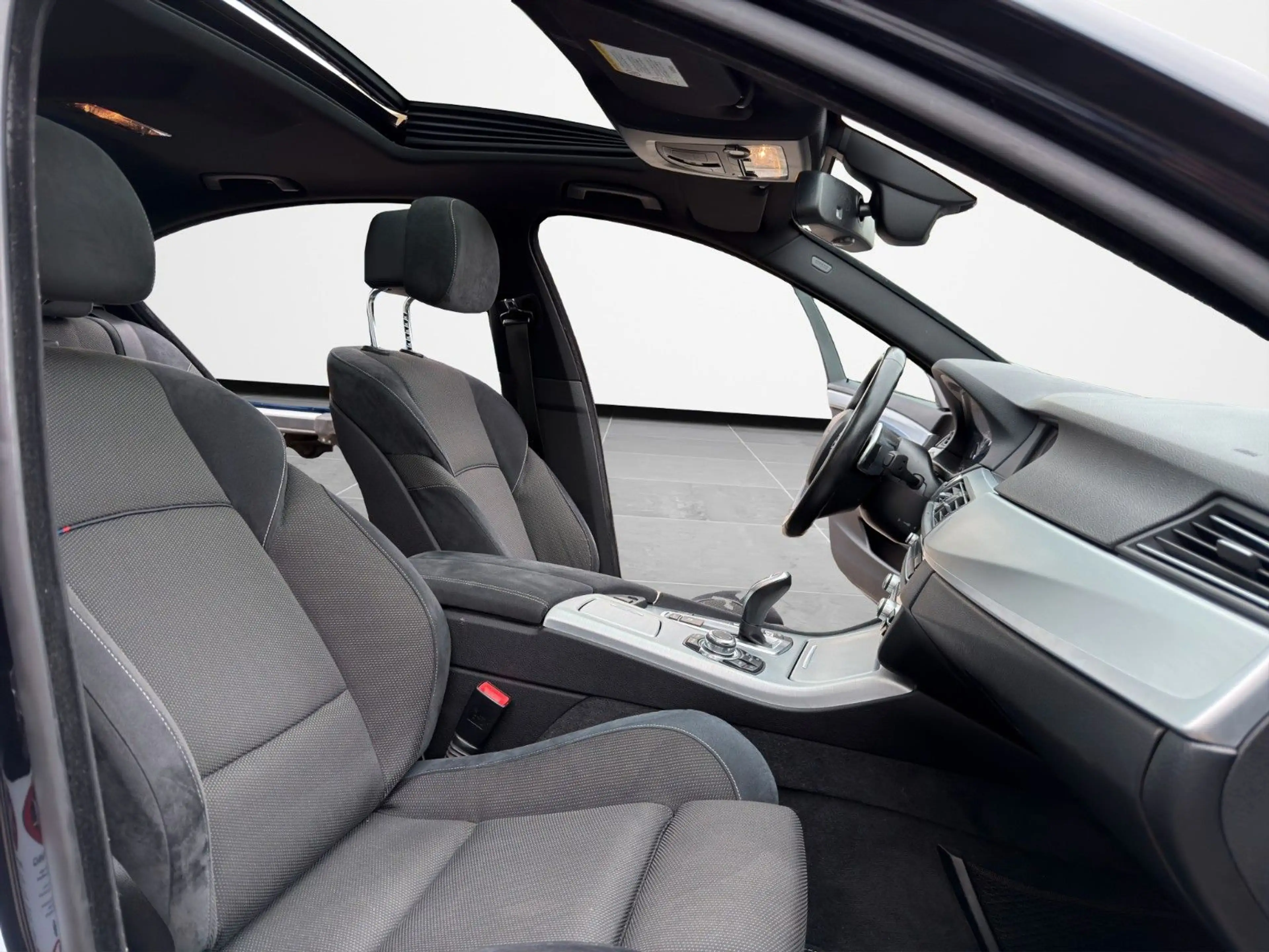 BMW 528 i F10 M-PAKET GEPFLEGT FAHRSPASS PUR! — photo 11