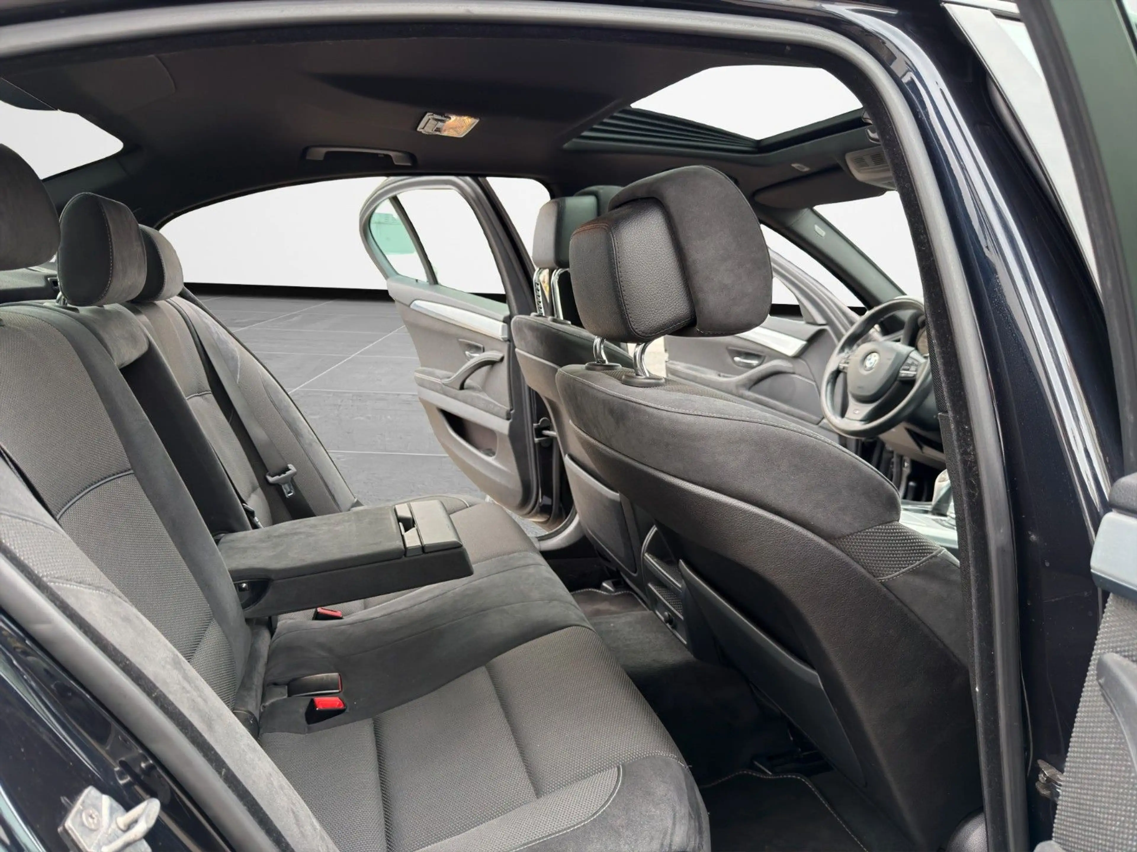BMW 528 i F10 M-PAKET GEPFLEGT FAHRSPASS PUR! — photo 15