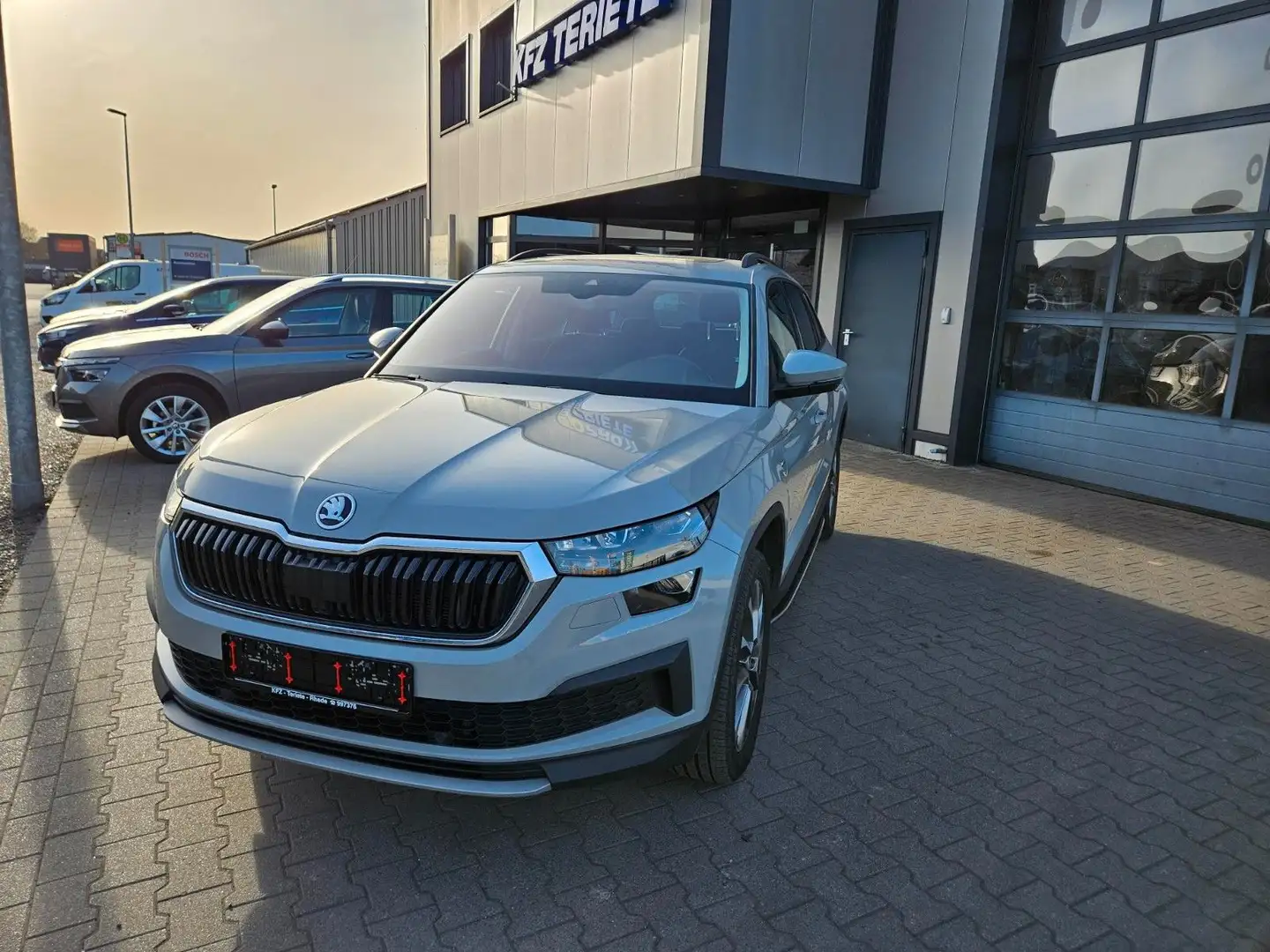 Skoda Kodiaq Clever 4x4 AHK Pano Grau - 2