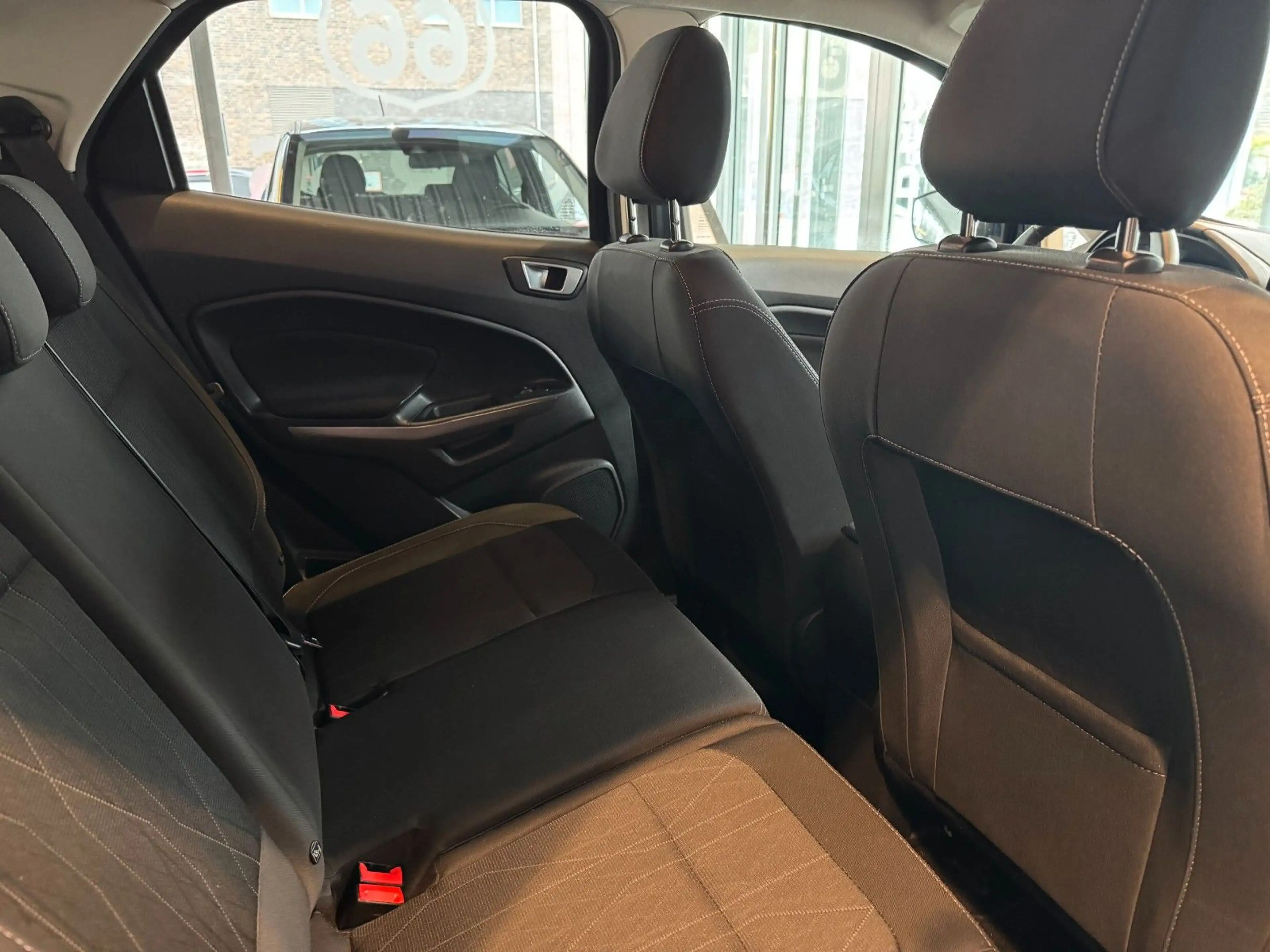 Ford EcoSport Cool & Connect — photo 14
