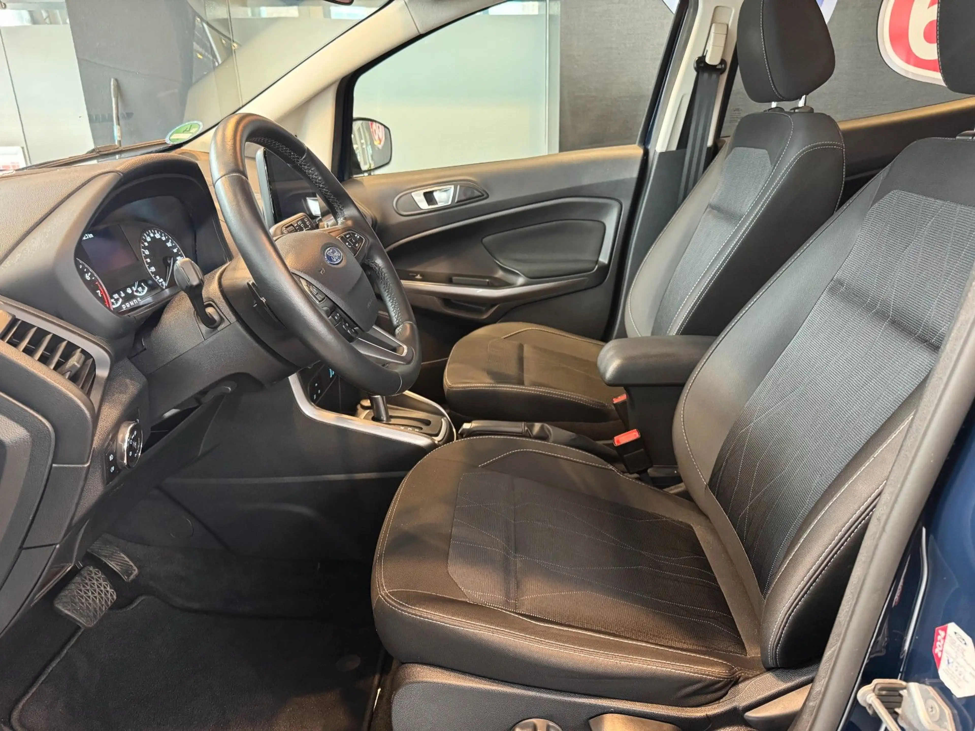 Ford EcoSport Cool & Connect — photo 11
