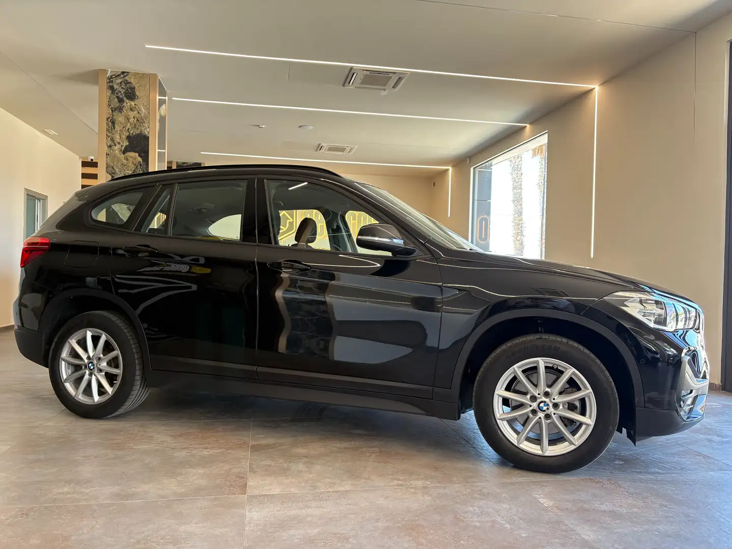 BMW X1 sdrive18d Advantage Aziendale IVA Esposta Schwarz - 2