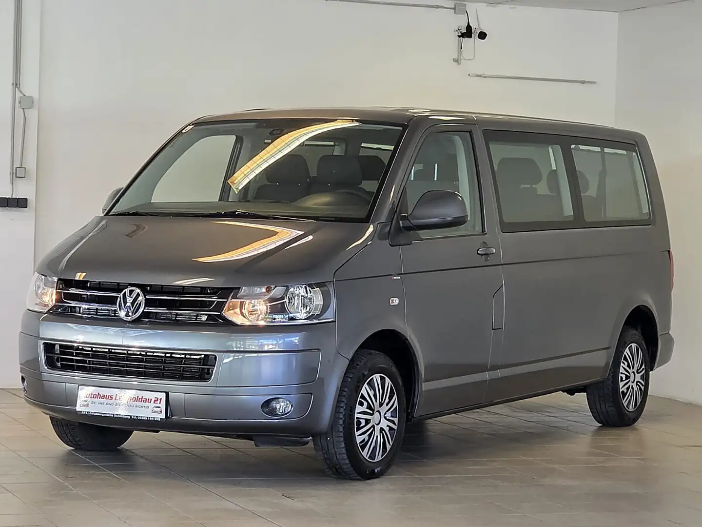 Volkswagen Sonstige Caravelle LR Comfortline 2,0 BMT TDI 4motion D-PF Grau - 1