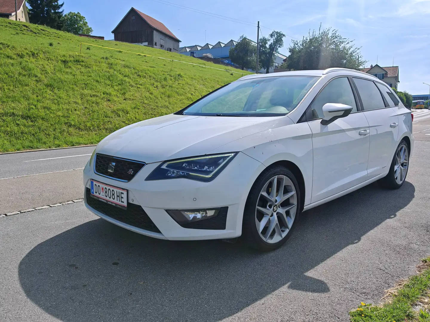SEAT Leon Leon ST FR 2,0 TDI CR Start-Stop FR CR Start-Stopp Weiß - 2