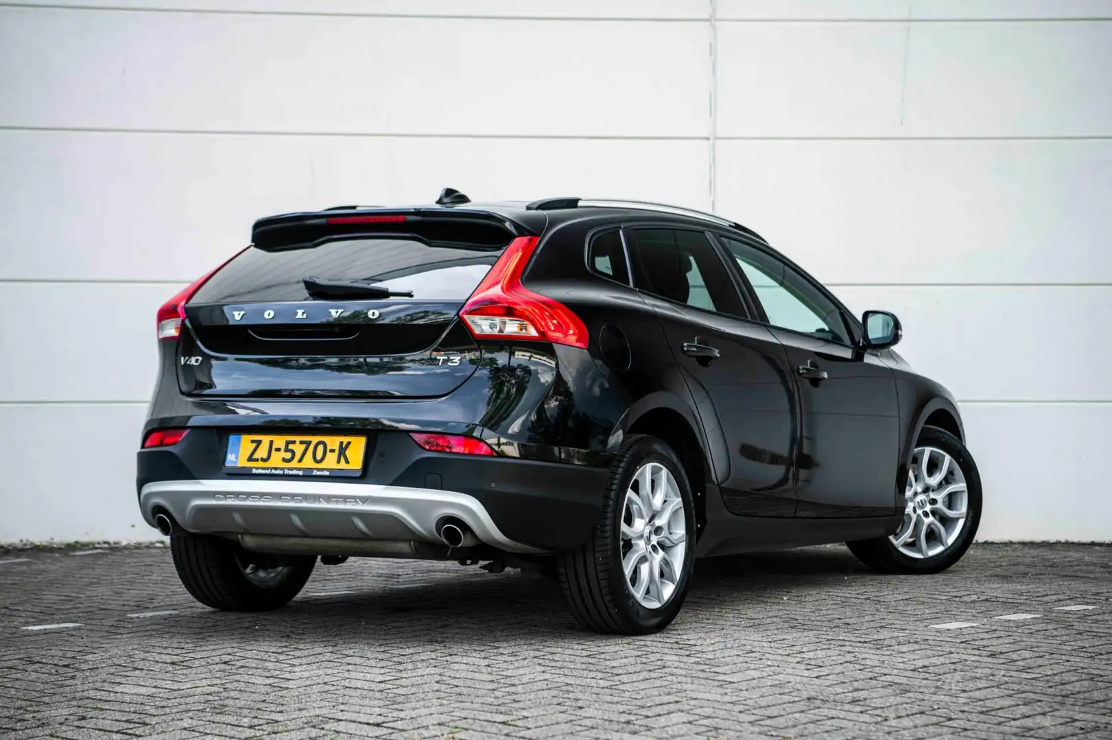 Volvo V40 Cross Country 1.5 T3 AUT. Polar+ Luxury |Panodak|Navi|Leder|Crui Noir - 2