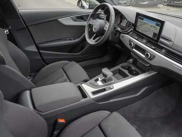 Audi A4 view 8