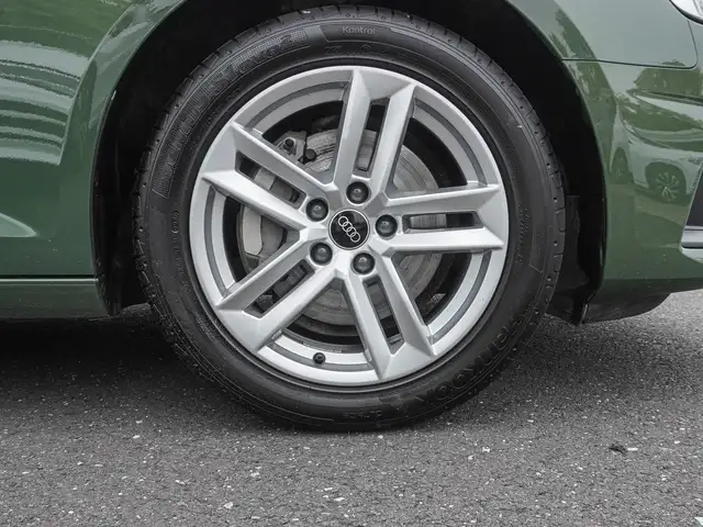 Audi A4 view 7