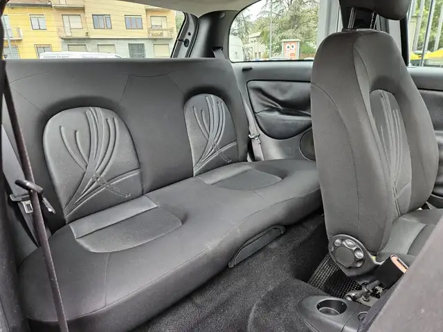 Lancia Ypsilon view 12