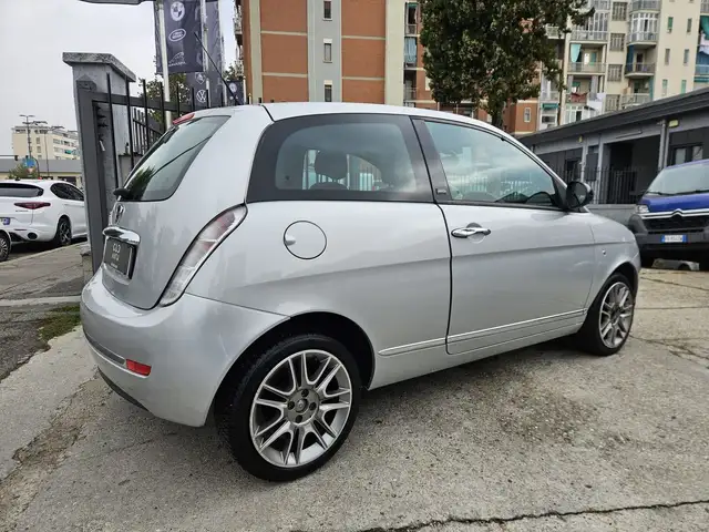 Lancia Ypsilon view 4