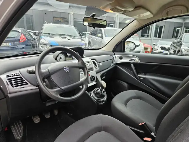 Lancia Ypsilon view 7