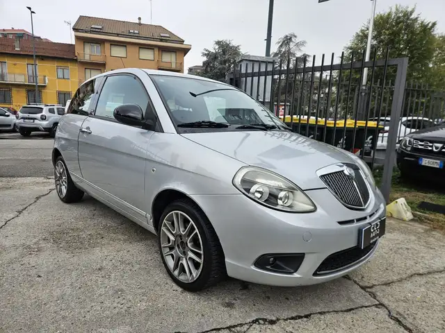 Lancia Ypsilon view 3