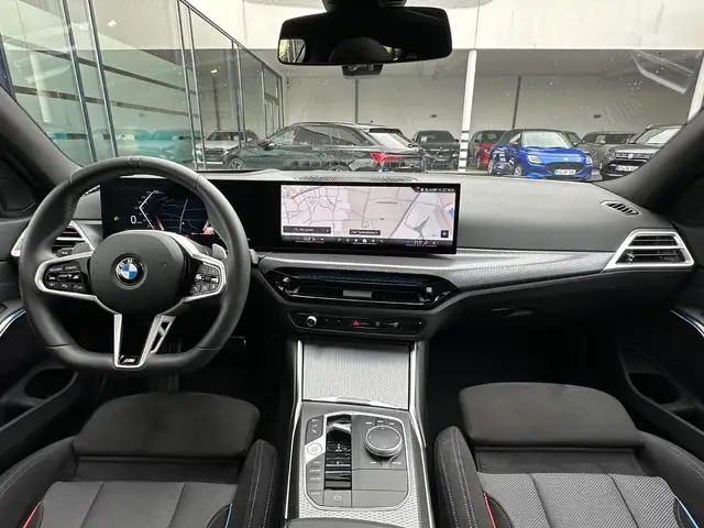 BMW 3 Series view 11