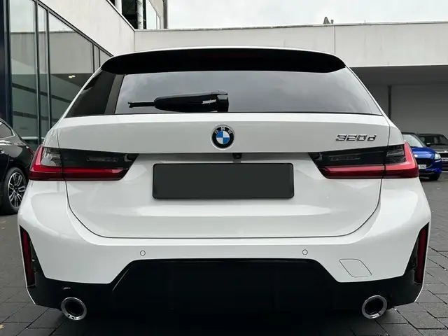 BMW 3 Series view 12