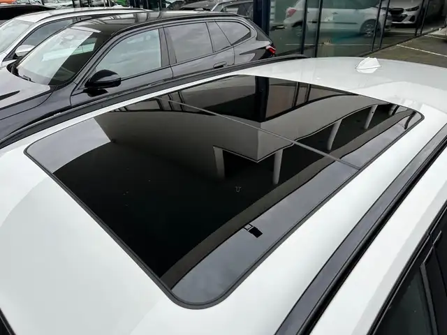 BMW 3 Series view 10
