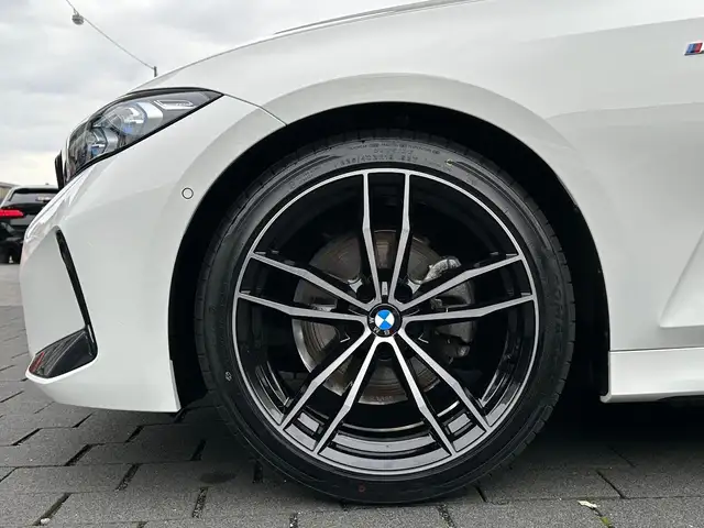 BMW 3 Series view 5