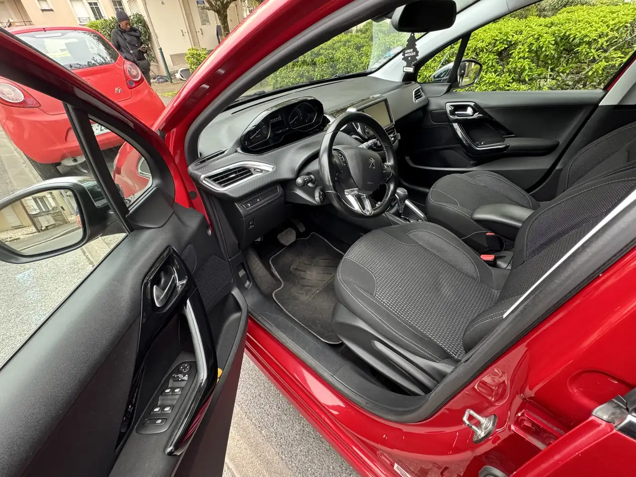Peugeot 208 208 — photo 5