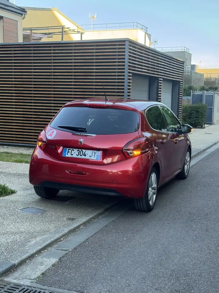 Peugeot 208 208 — photo 3